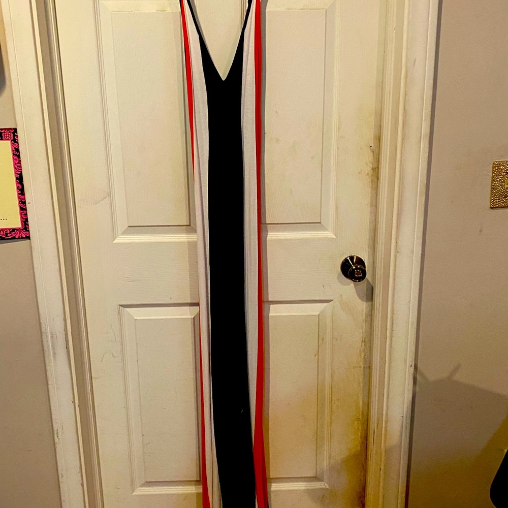 Venus. Xl maxi dress.  Stretchy material. Tooling for me I’m 63 inches